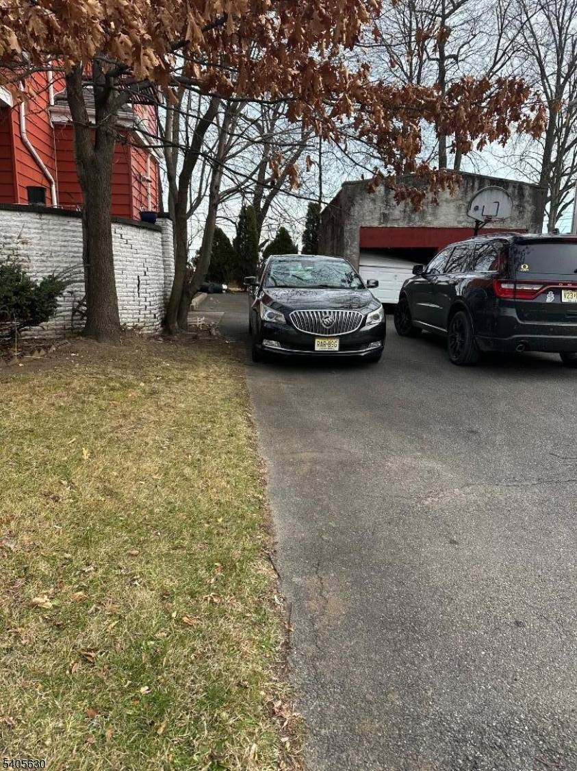 Huge lot, Buyer responsible for all inspections, 203k loan or cash.