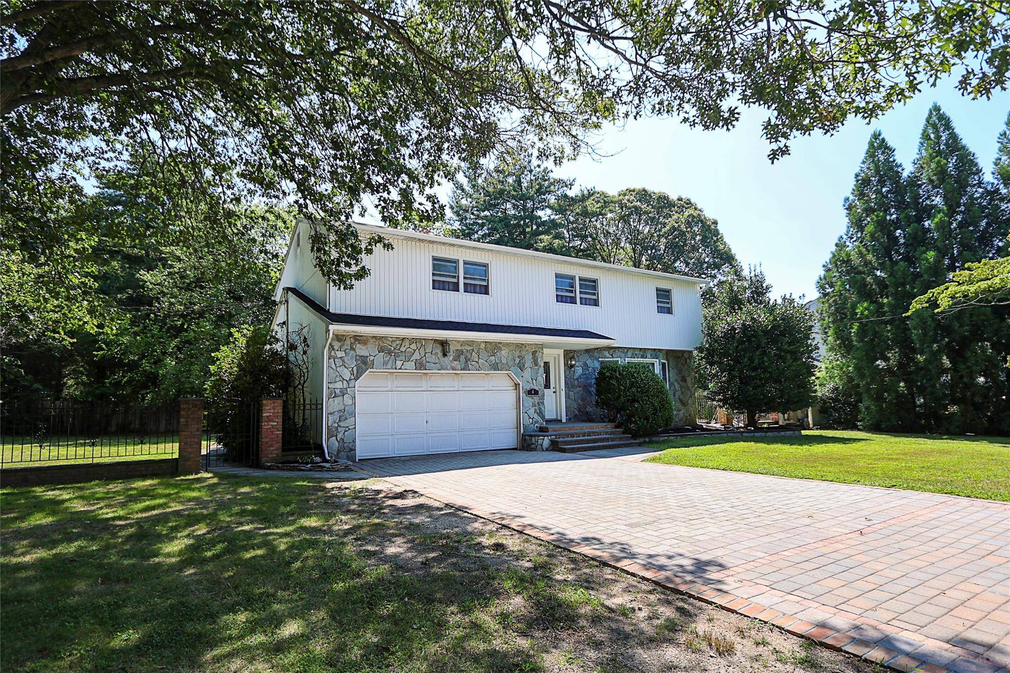Welcome to this spacious 4 bedroom, 2.