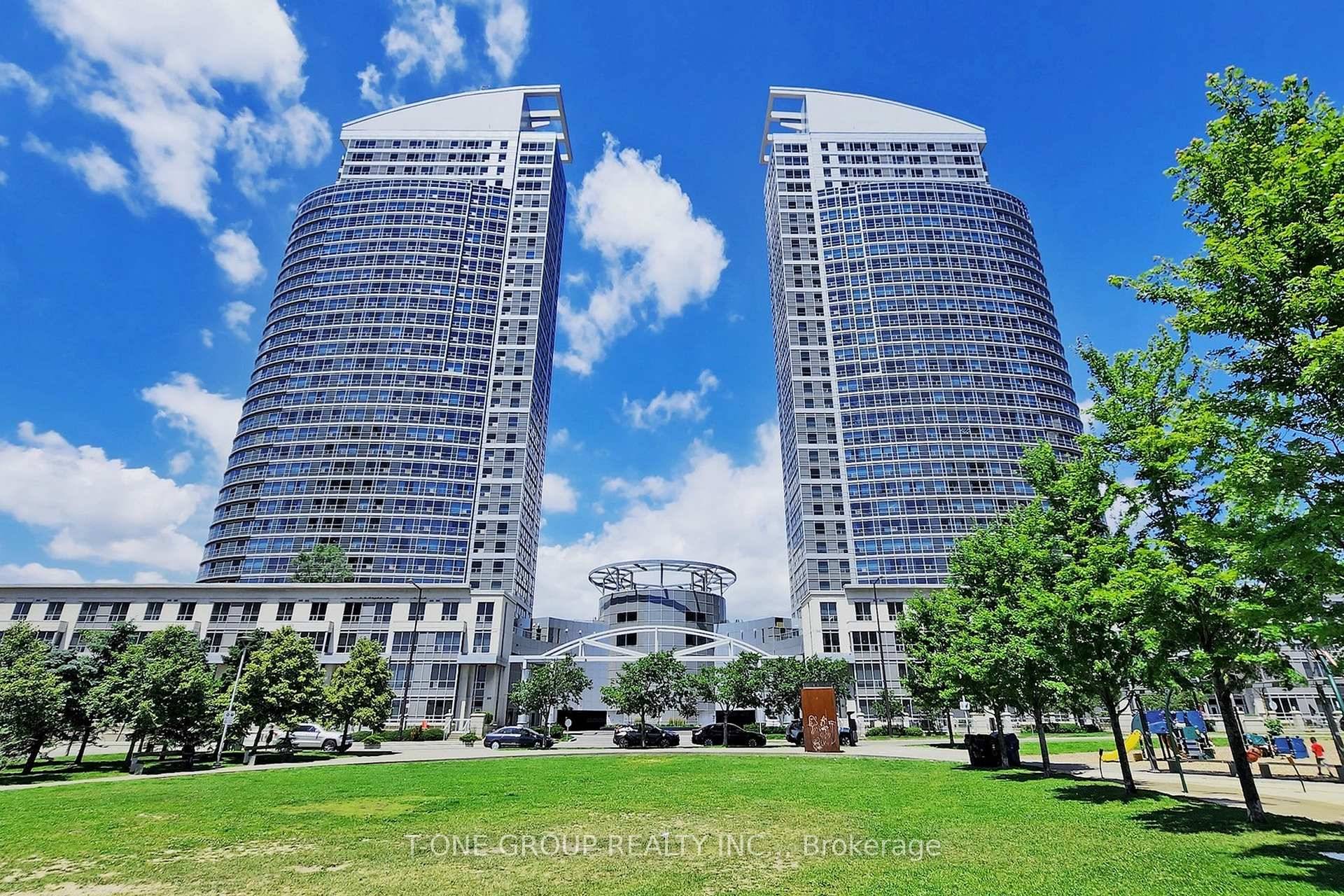 Priced To Sell ! Stylish 2 Bedroom 2 Baths Corner Unit W Gorgeous Panoramic amp ; Unobstructed Views.