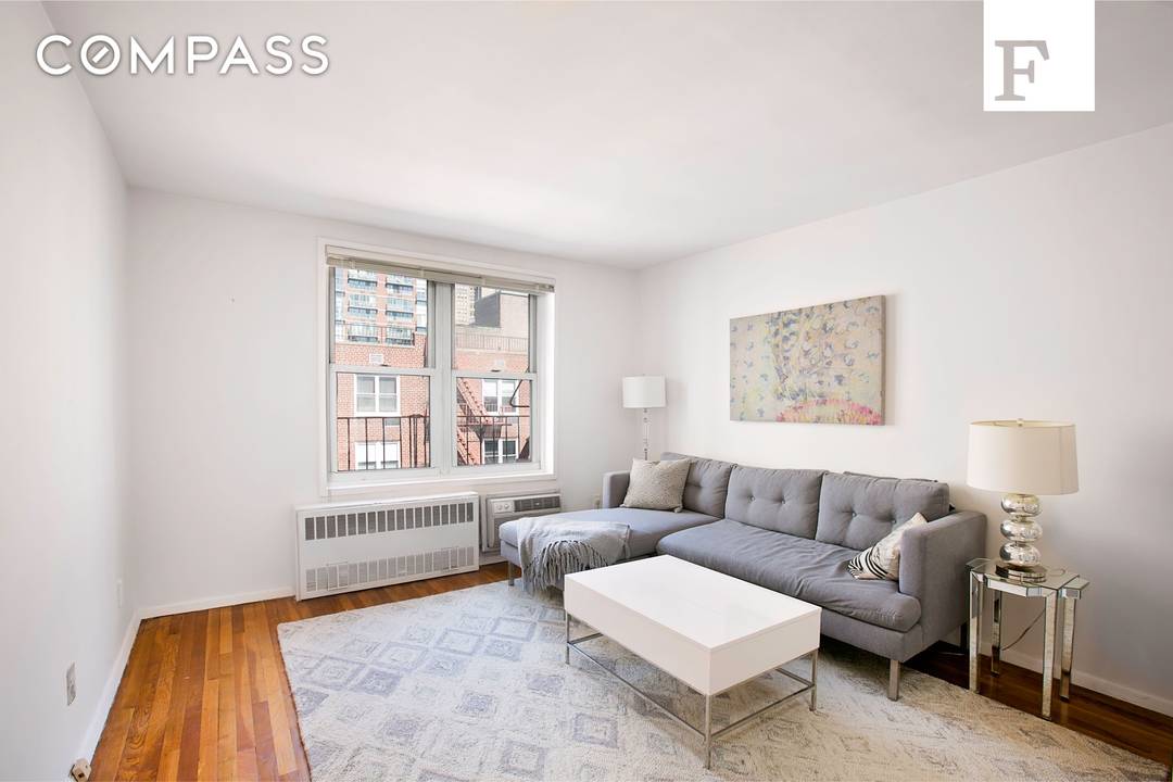 Investor Friendly Co op in Prime Greenwich Village !
