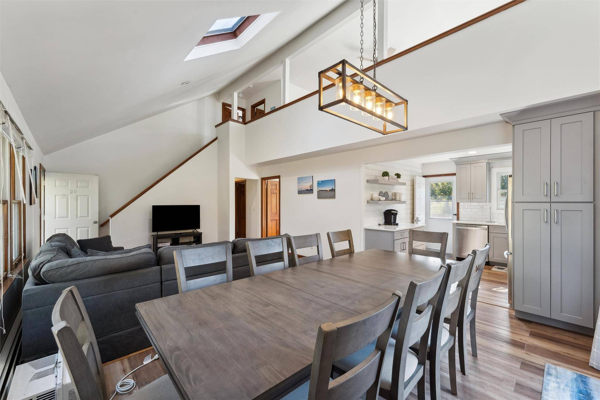 AVAILABLE YEAR ROUND 72K OR SEASONALLY MONTHLY OR TWO WEEKS, SOUTH OF THE HIGHWAY IN SOUTHAMPTON !