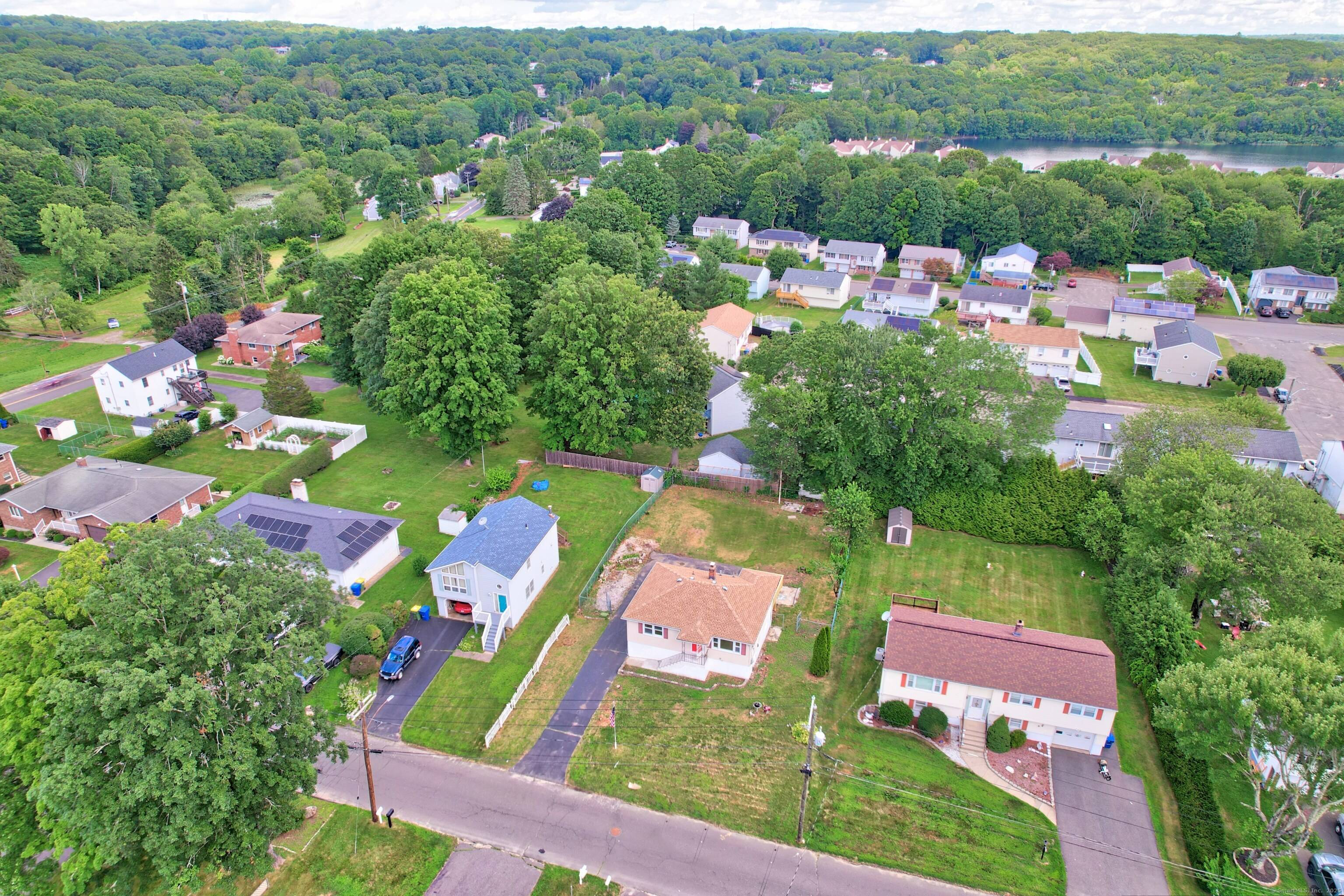 Welcome to the sweet, idyllic neighborhood of Chestnut Hill, walking distance to Chestnut Hill Reservoir, where you can fish, picnic by the water, or simply enjoy a walk in nature ...