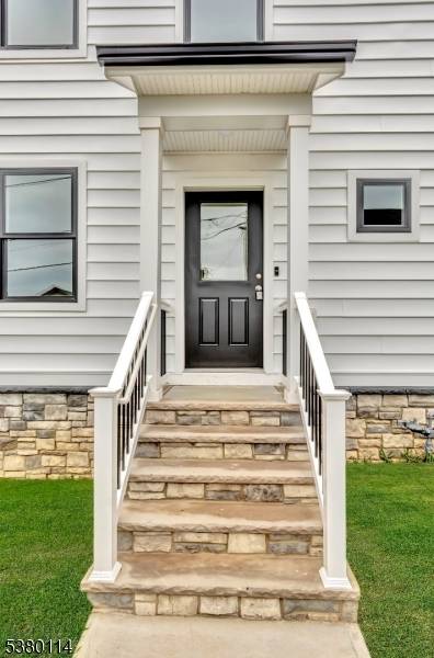 This brand new 2025 built home offers 4 bedrooms and 4 full bathrooms, perfectly designed for modern luxury living.