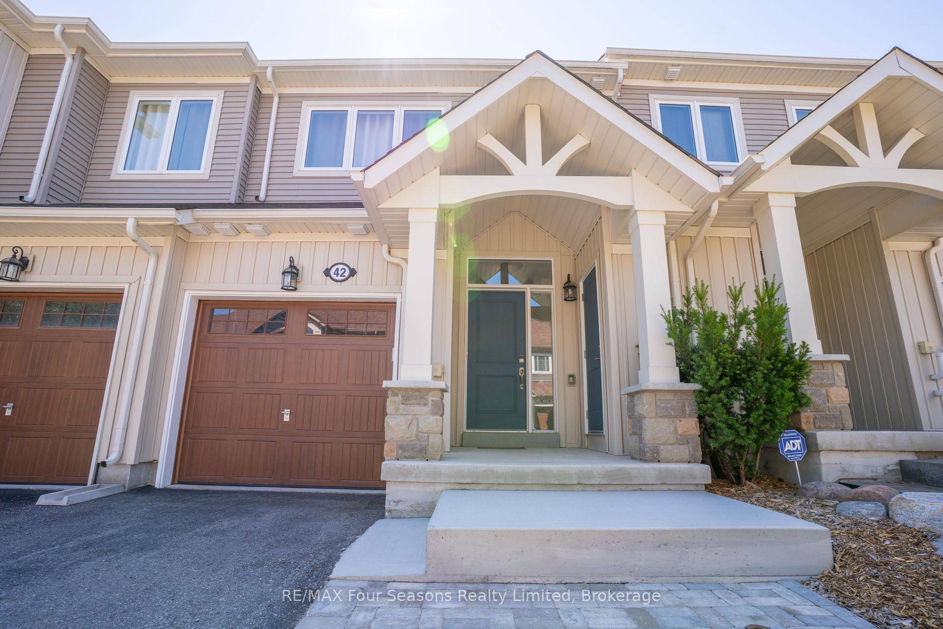 A fantastic opportunity to own a freehold townhouse in the Blue Fairway community conveniently located minutes away from downtown Collingwood and Blue Mountain.
