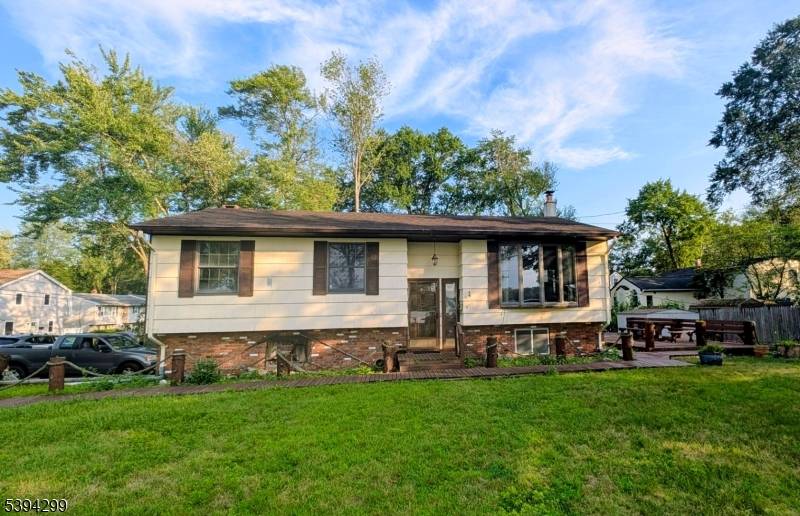 PETS ACCEPTED ! A gem in Lake Parsippany !