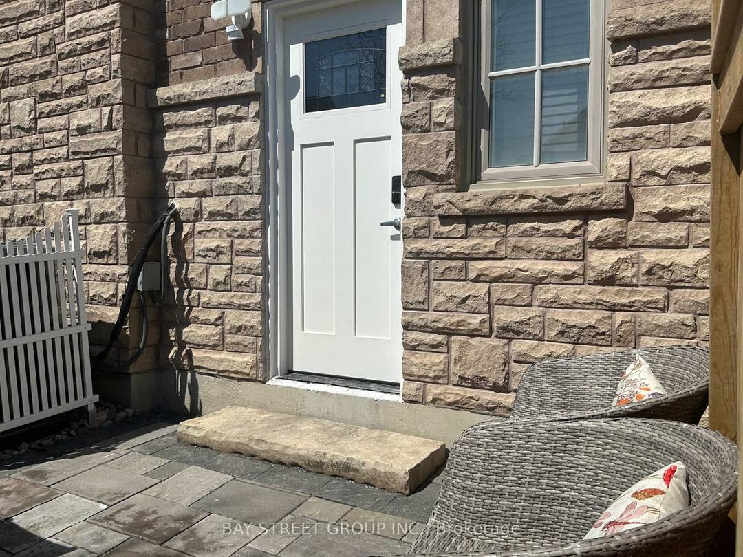 Great home in prestigious Angus Glen.