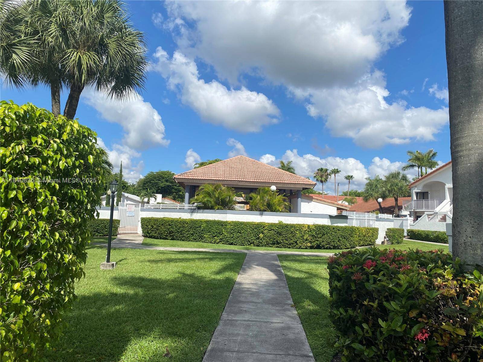 Beautiful condominium, high ceilings with pool views.