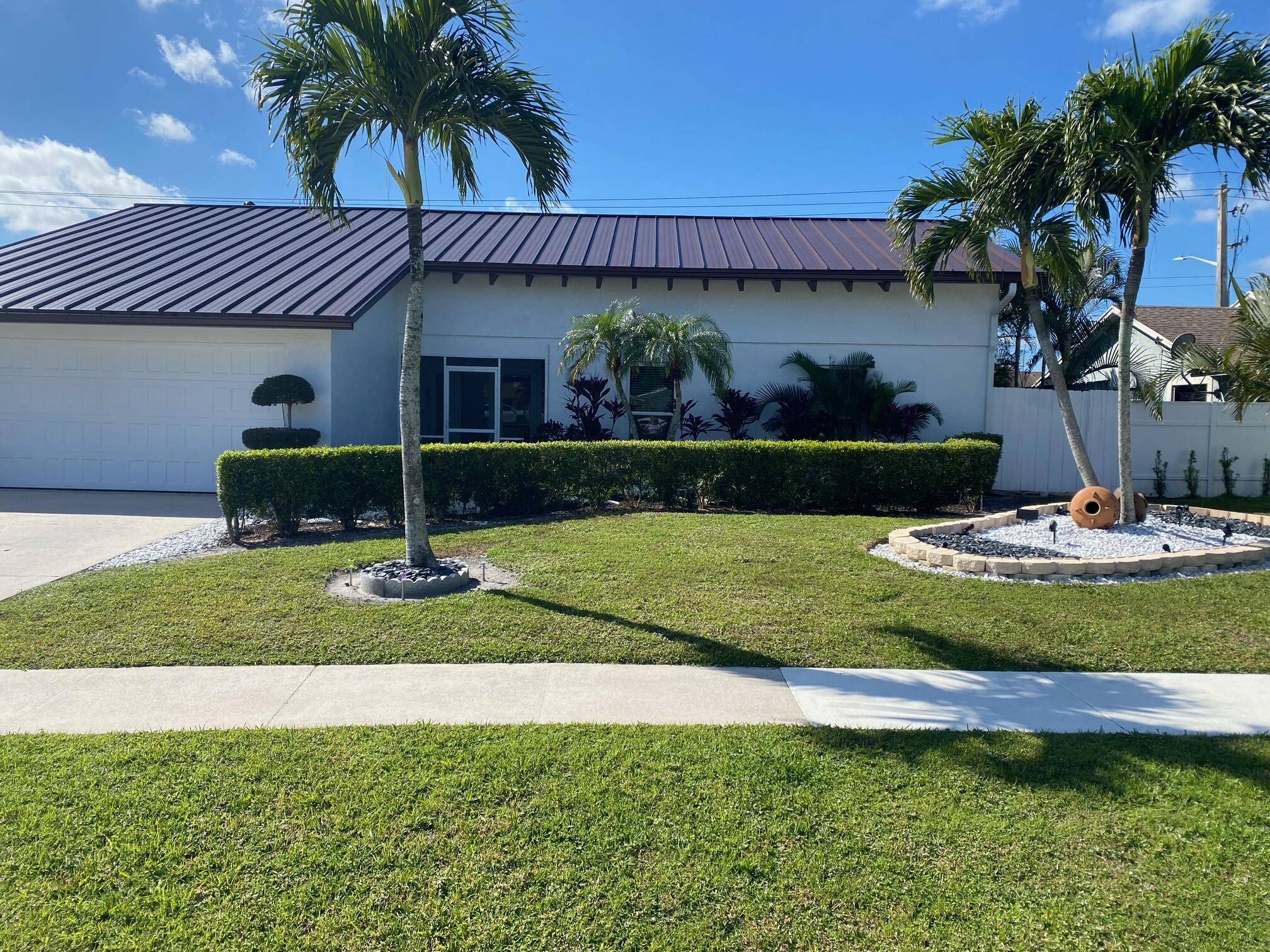Beautiful 3 2 2 with an office that can be convert to a bedroom.
