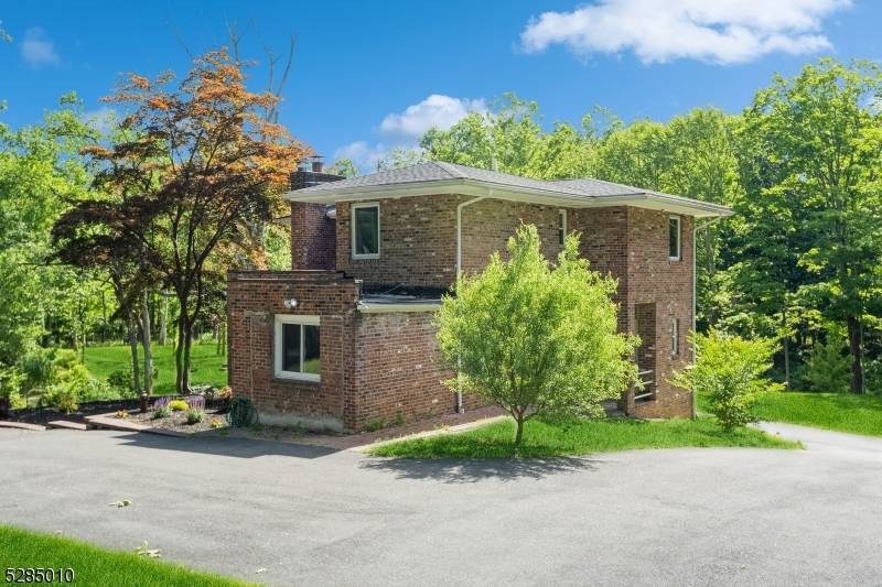 Remarks A stunning private property set on 5.