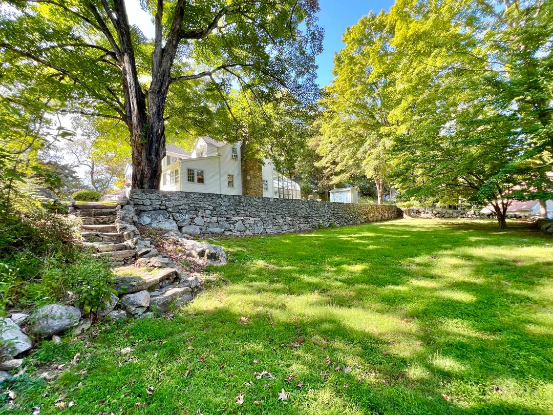 Warm, beautiful and Pet friendly !