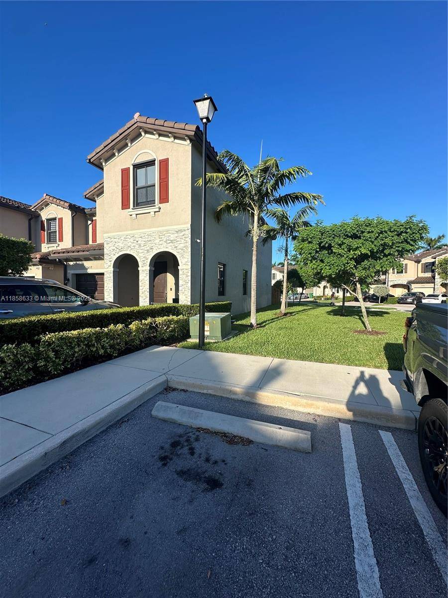 DRASTICALLY REDUCED FOR A FAST SELL !