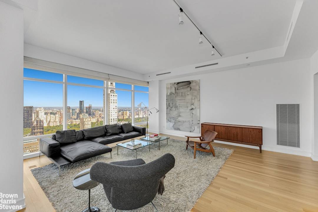 Welcome to this stunning home featuring unobstructed views of Central Park and panoramic cityscapes from this flawless gem situated on the coveted southwest corner of One Beacon Court, also known ...