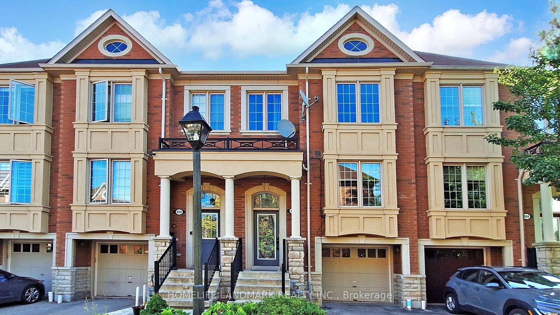 Nestled amongst the lush greenery at Leslie amp ; Gorham, Free Hold Town House ; Open, Bright, Sun Filled And Spacious Functional Layout With Huge Kitchen ; Granite Counter Tops ...