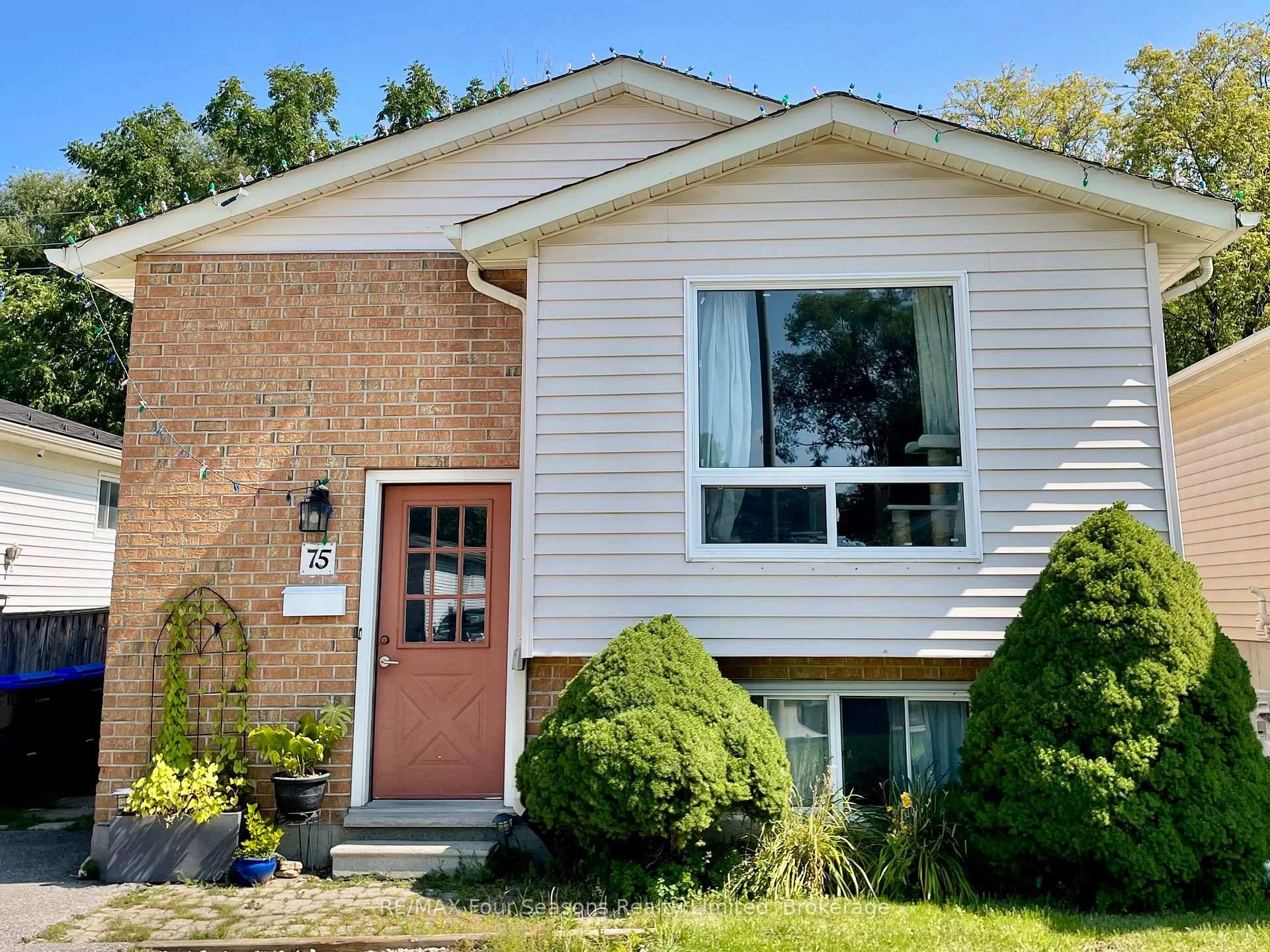 Welcome to 75 Telfer Rd. Bright three bedroom, one bathroom main floor unit available for annual lease.