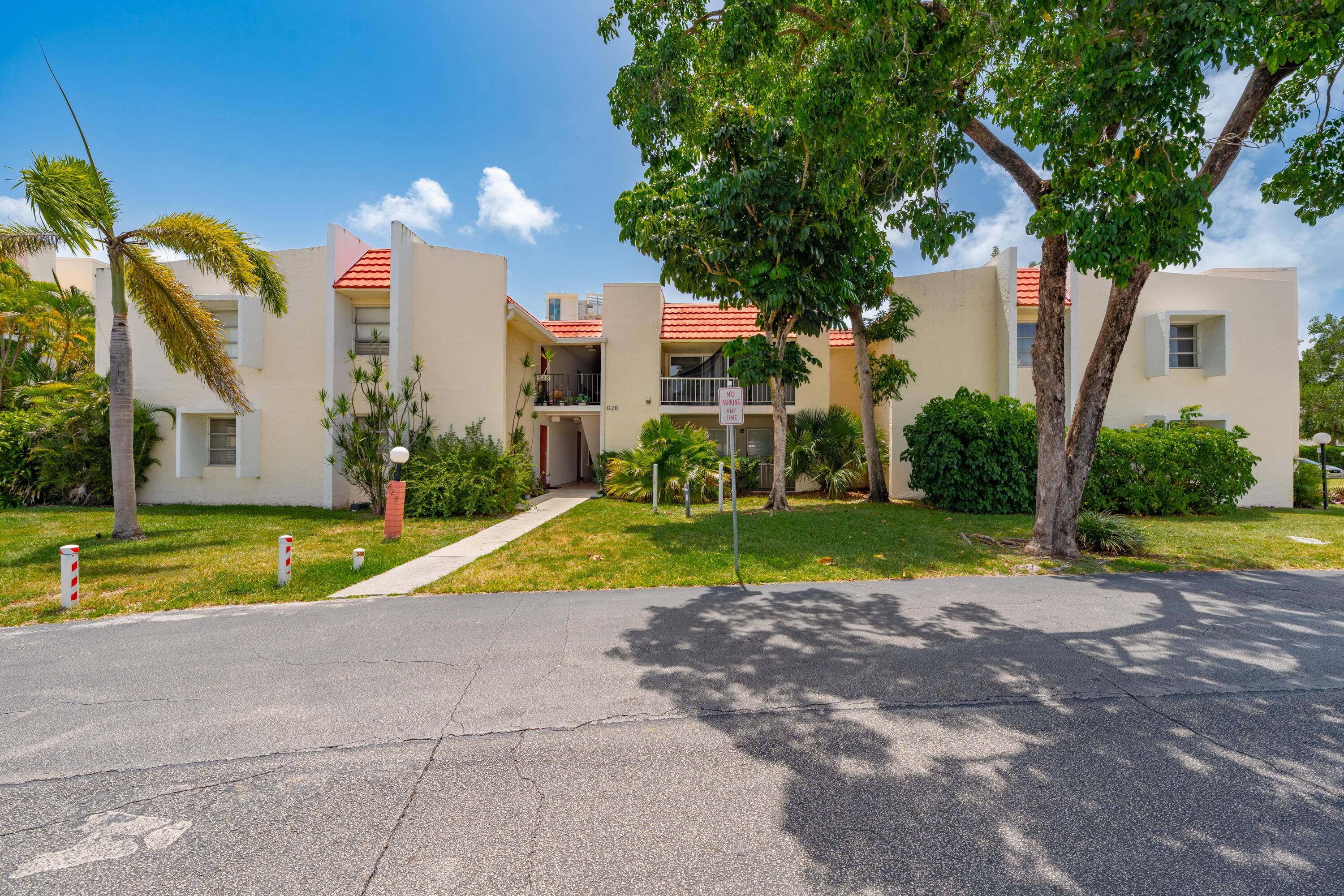 Ground floor corner condo 3 bedroom and 2 baths.