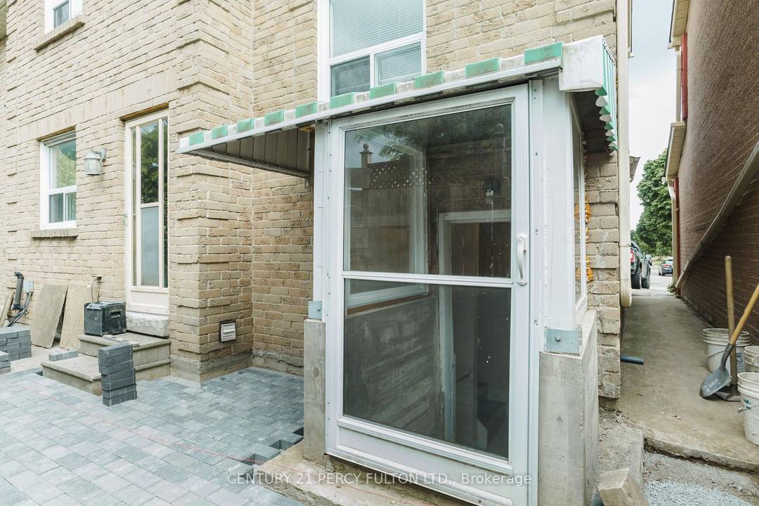 Beautiful Spacious 1 Br Basement Apartment With Private Entrance.