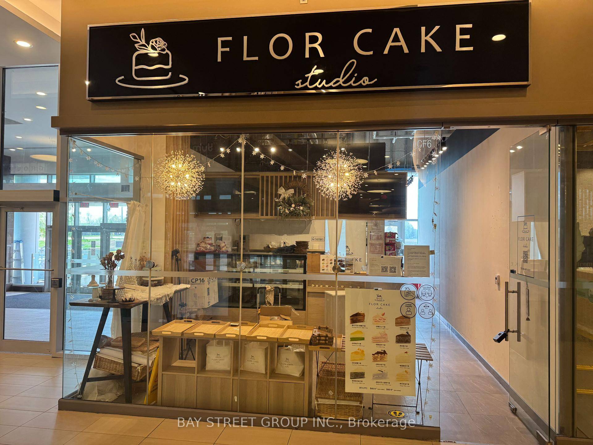 Well established bakery and cafe at the front entrance of King Square Shopping Center.