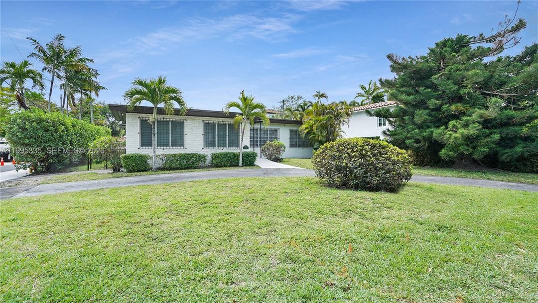 2 bed 2 bath 1953 home on a 9, 036 SF lot.