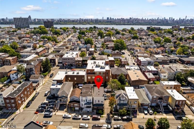 Fantastic Investment Opportunity in the Heart of Fairview !