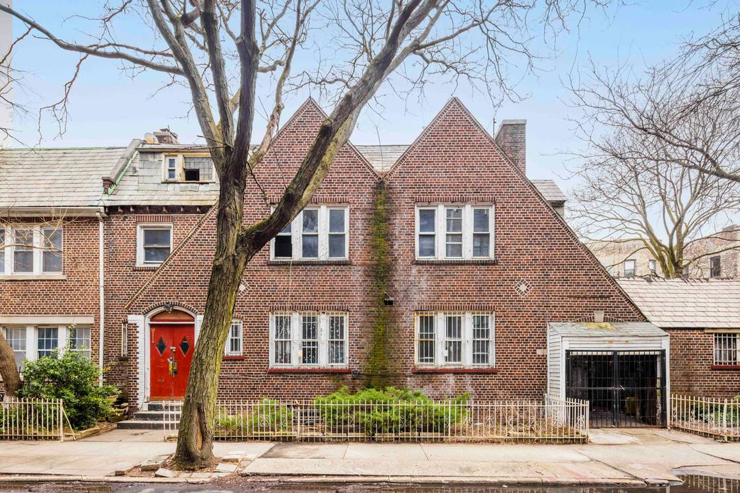 Just three blocks from Prospect Park and its expansive green spaces, trails, lakes, and open lawns, 27 East 18th Street presents an exceptional opportunity to create a dream home in ...