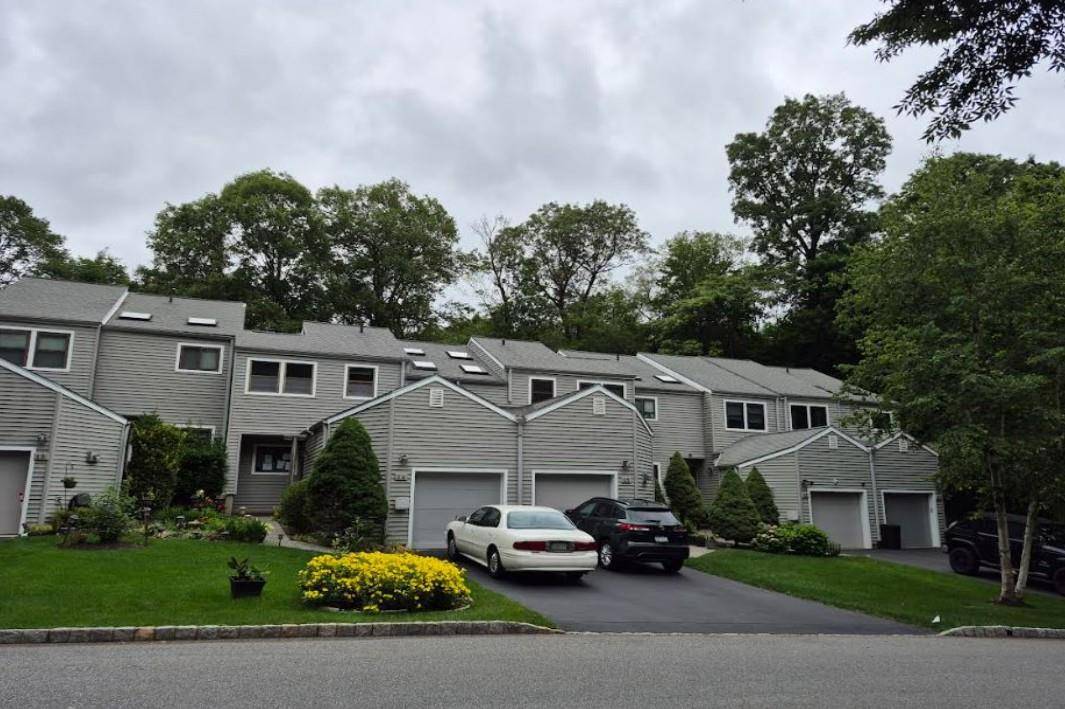 Welcome to 14 Bridle Path Road, a condominium with incredible potential in Ossining's sought after Fox Hill complex.