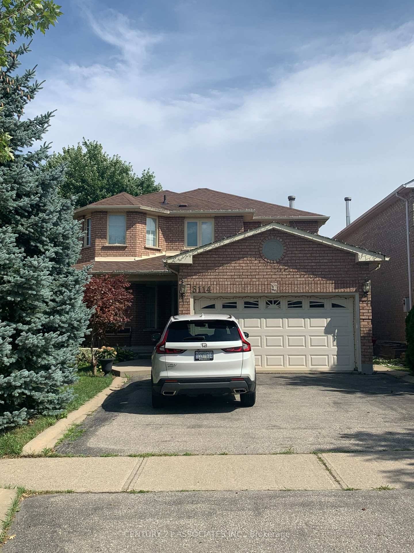 Self contained one bedroom suite with separate entrance from side to private entry door leading to a beautiful, carpet free ceramic floors throughout one bedroom with living room, full size ...