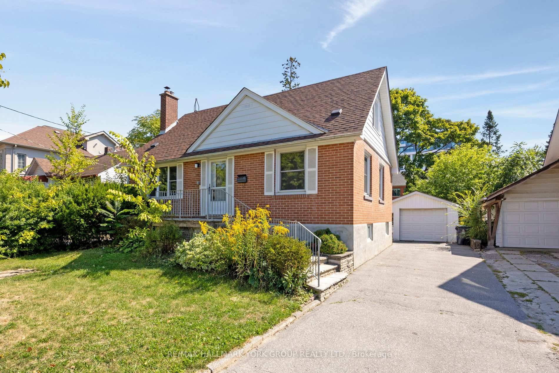 Spacious 4 bedroom home in excellent condition, Completely Renovated, Updated Kitchen and bathrooms, Laminate Flooring Through Out, Deck, Walk Out From Kitchen, Located In High Demand Location, Walking Distance To ...