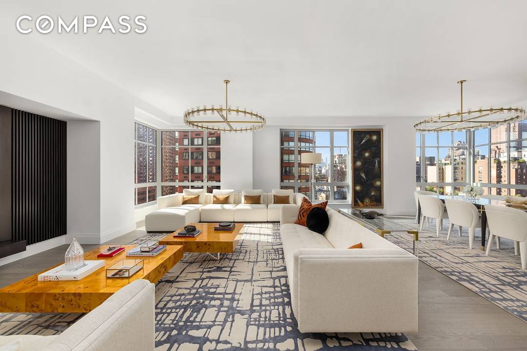 Perched on the 12th floor and occupying the entire southern side of the building, this immaculate and grand five bedroom home is flooded with light all day long.