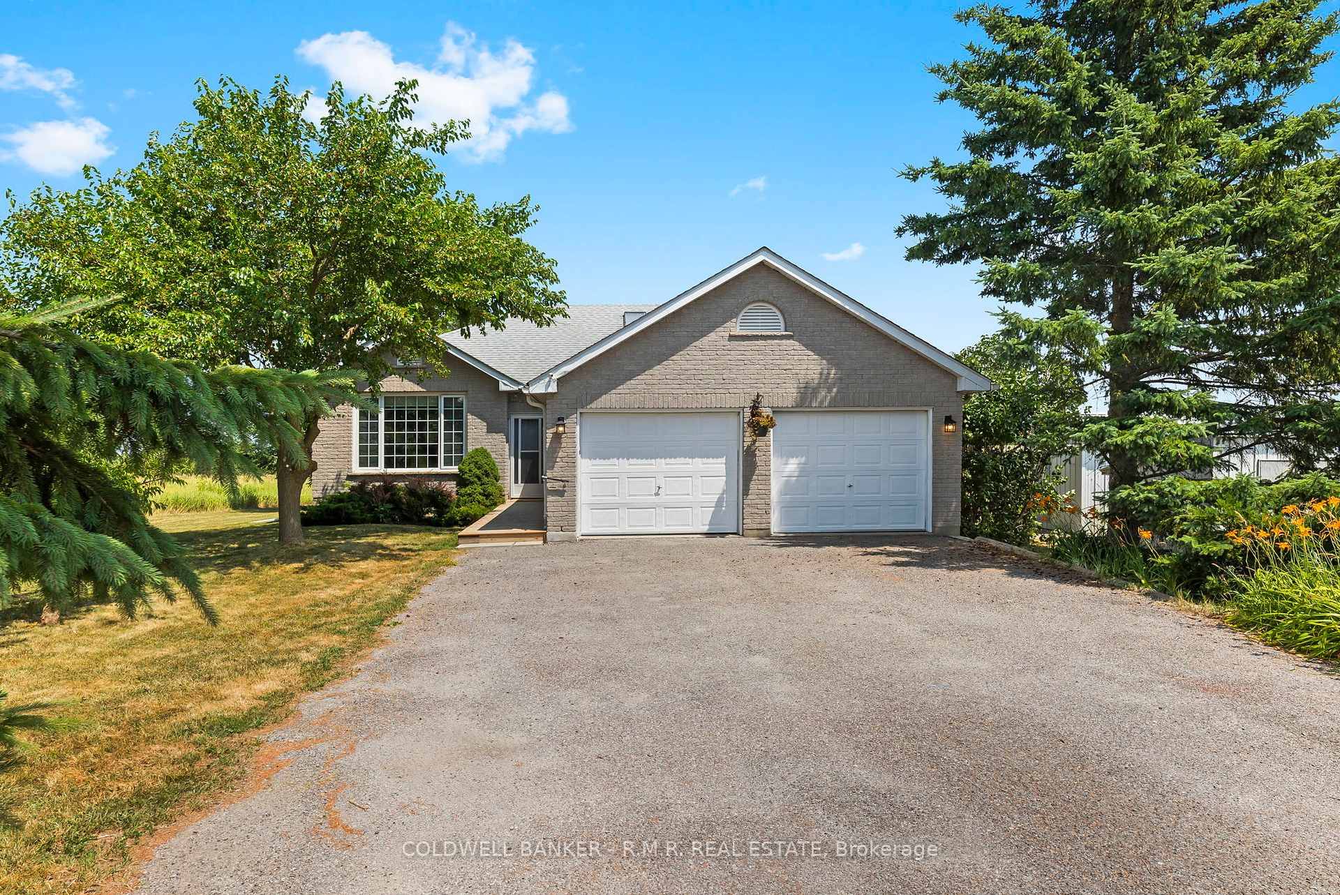 Welcome to 550 Angeline St N in beautiful Kawartha Lakesjust minutes from downtown Lindsay, where peaceful country living meets everyday convenience.