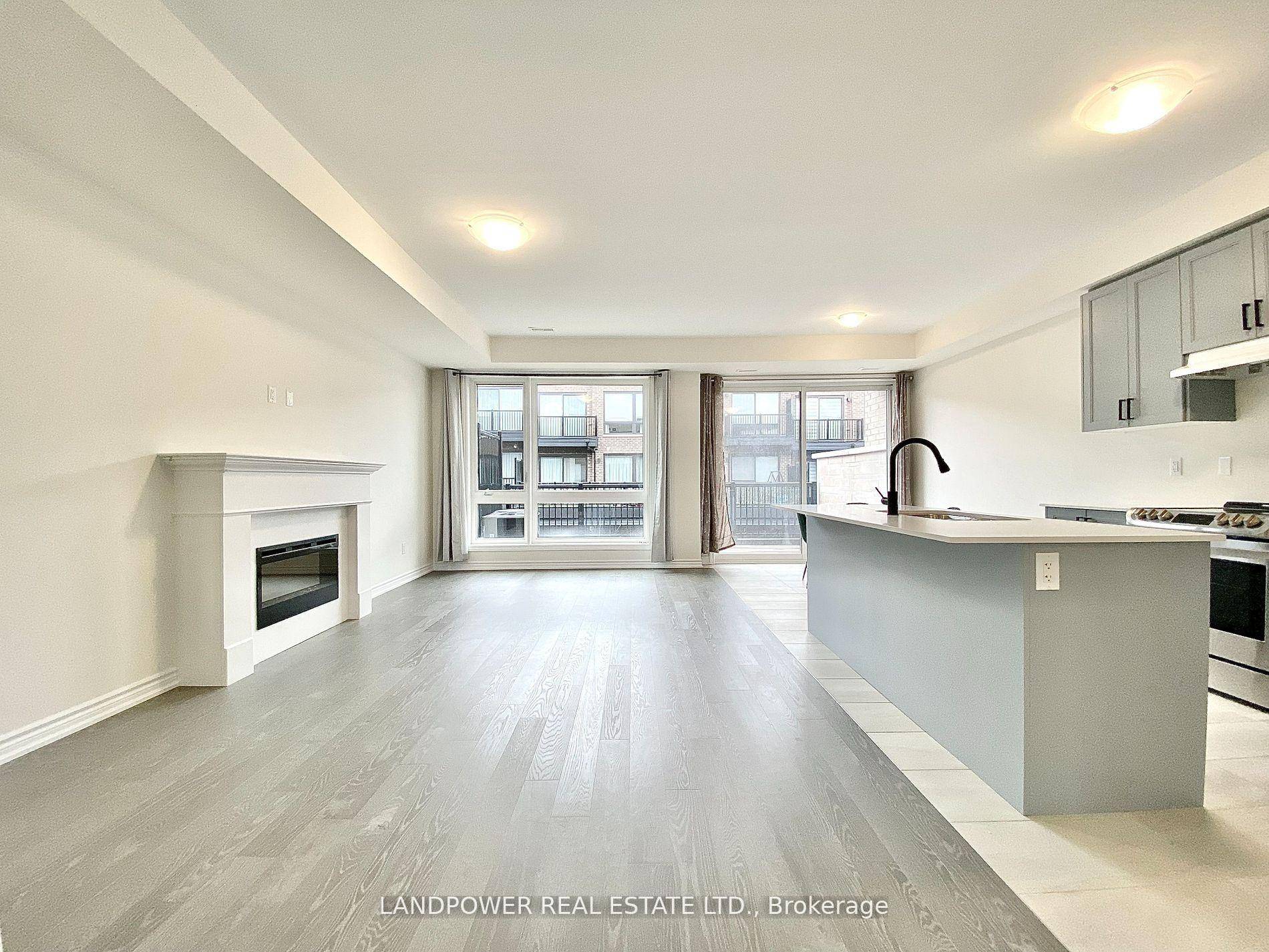 Beautiful Modern 3 Bedroom Double Car Garage Townhome Located At The Most Convenient Elgin Mills And Woodbine.