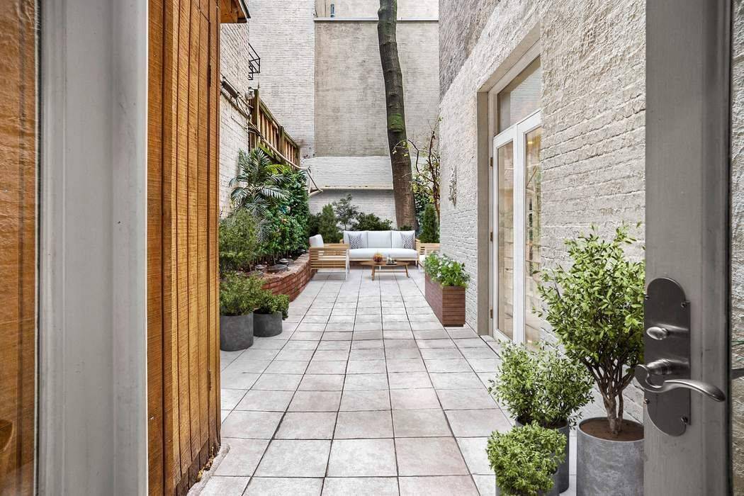 Enjoy over 600 square feet of spectacular private outdoor space in one of the Upper East Side's most prominent locations.