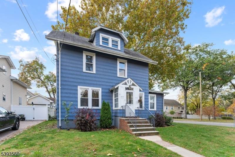 This stunning 4 bedroom Colonial blends timeless charm with today's modern conveniences.