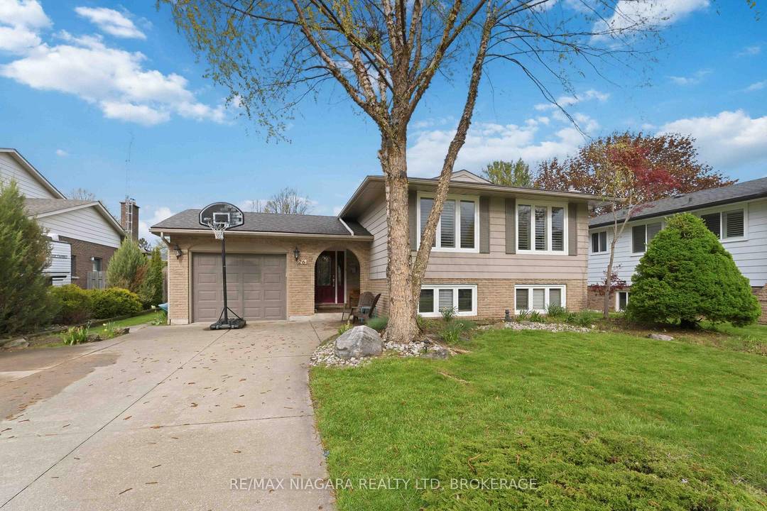 Spacious family living just steps from the lake !