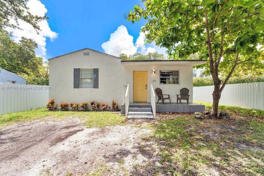 EXCELLENT PROPERTY TOTALMENTE RENOVATED, 3 BEDROOMS AND 2 BATHROOMS, CENTRAL AIR CONDITION, BIG AND BEATIFULL BACKYARD, NEW APPLIANCES, LOCATED IN AN OPPORTUNITY ZONE, CLOSE TO PUBLIC TRANSPORTATION, FREE TROLLEY, EXCELLENTS ...