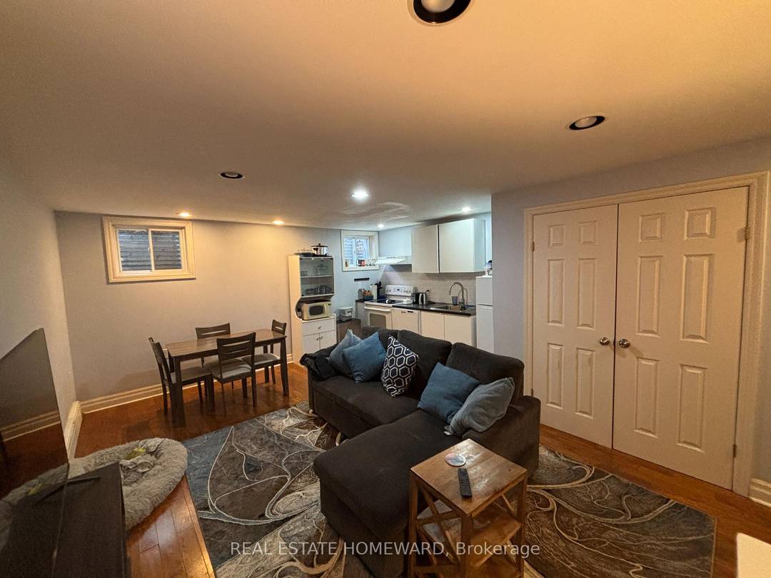 Live steps from the boardwalk and sandy shoreline in Toronto's coveted Beaches neighbourhood.