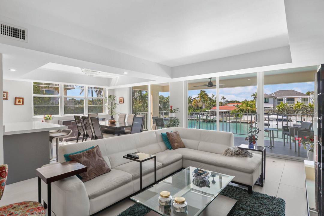 Look no further your waterfront oasis in Bay Harbor Islands awaits.