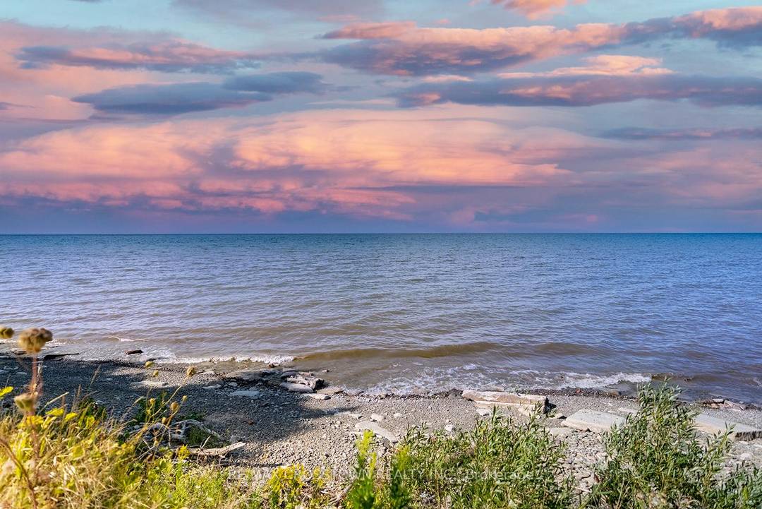 What is the best waterfront estate land in Lincoln Ontario right now ?