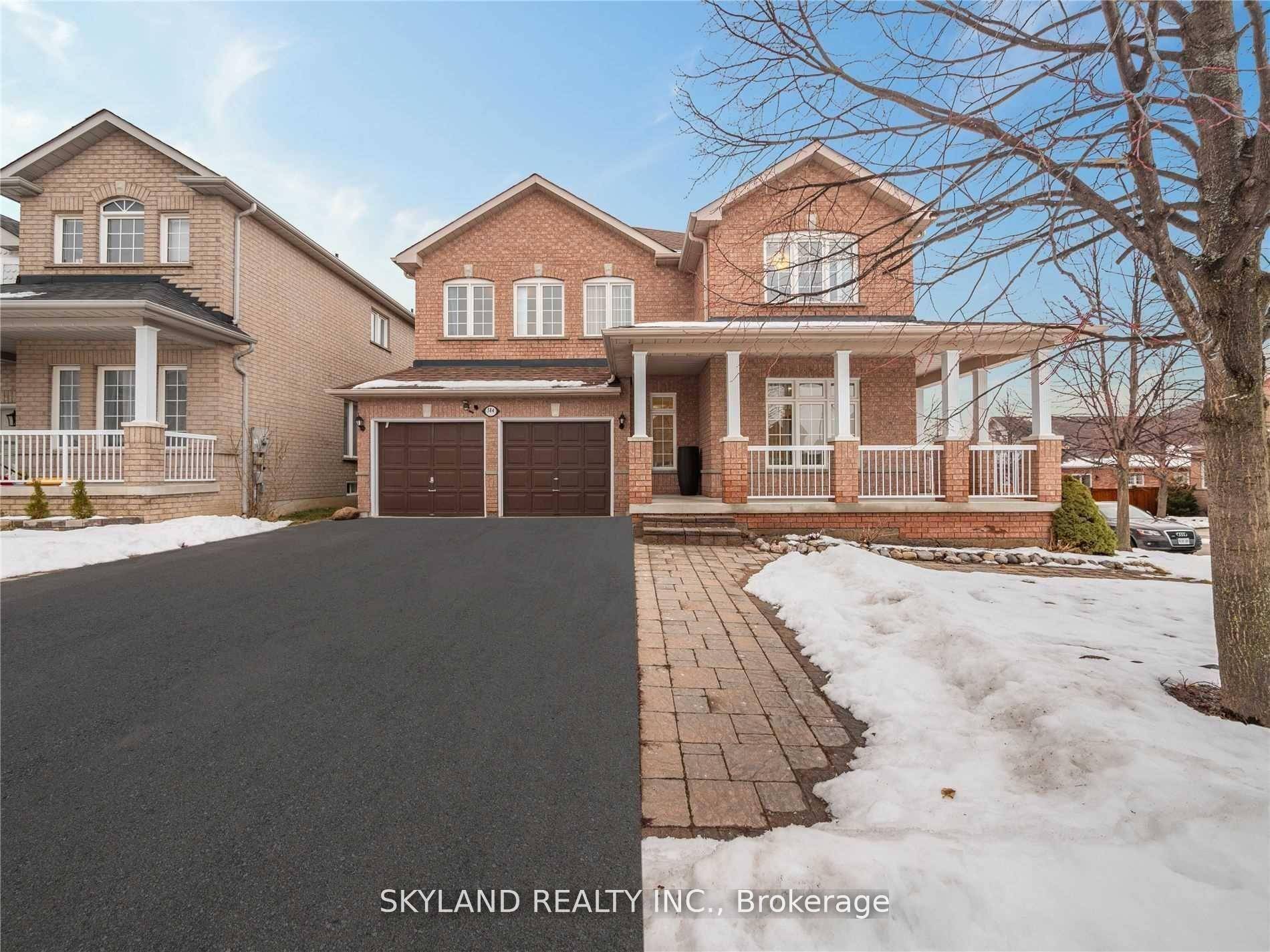 ALL INCLUSIVE ! Perfect 2 Bedrooms Spacious Basement With Separate Entrance, Separate Ensuite Laundry In A Quiet Family Friendly Neighborhood Very Convenient Location Walking Distance To Shopping, Upper Canada Mall.