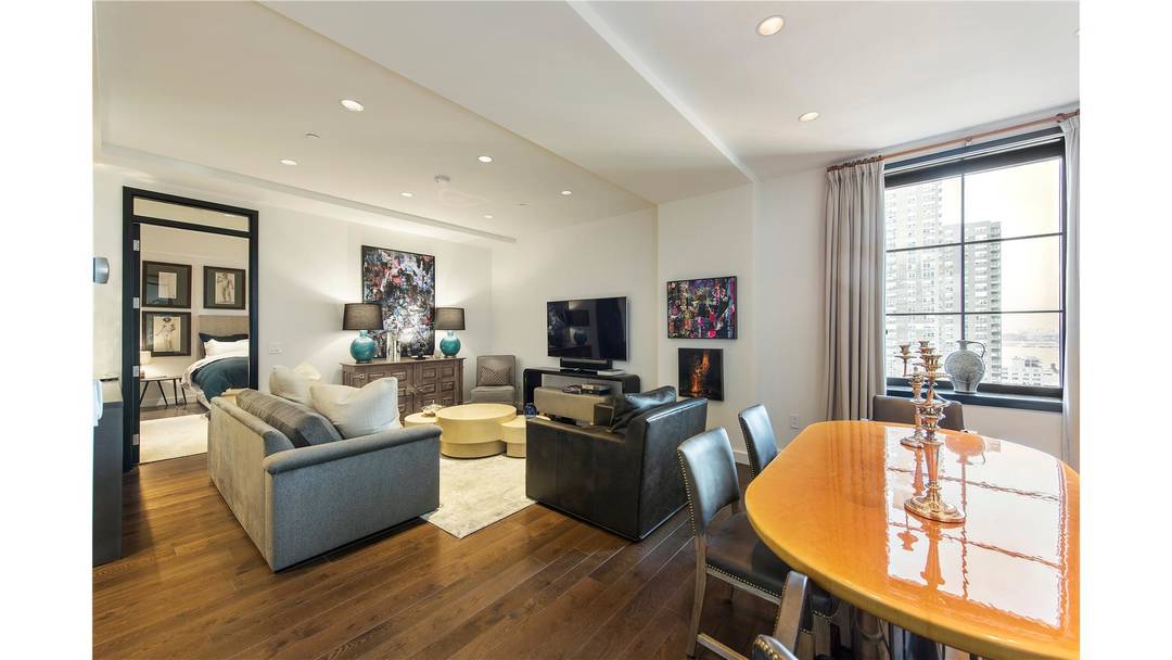 The largest one bedroom home n Midtown West.