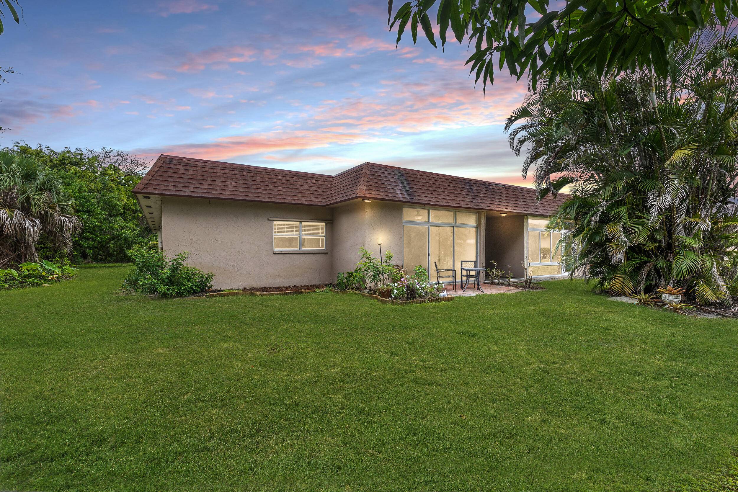 Forget cookie cutter condos this rarely available 3 bed, 2 bath one story villa lives like a single family home.