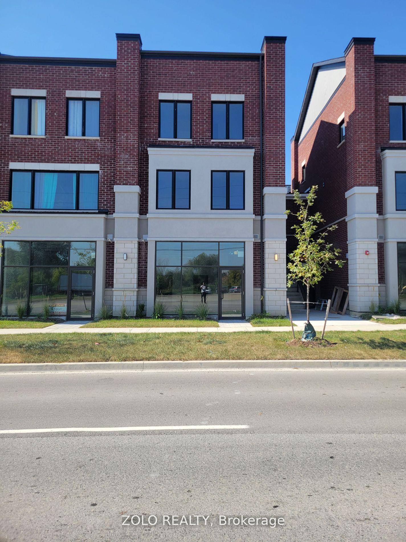 Prime live work commercial unit for lease in Bradford West Gwillimbury.