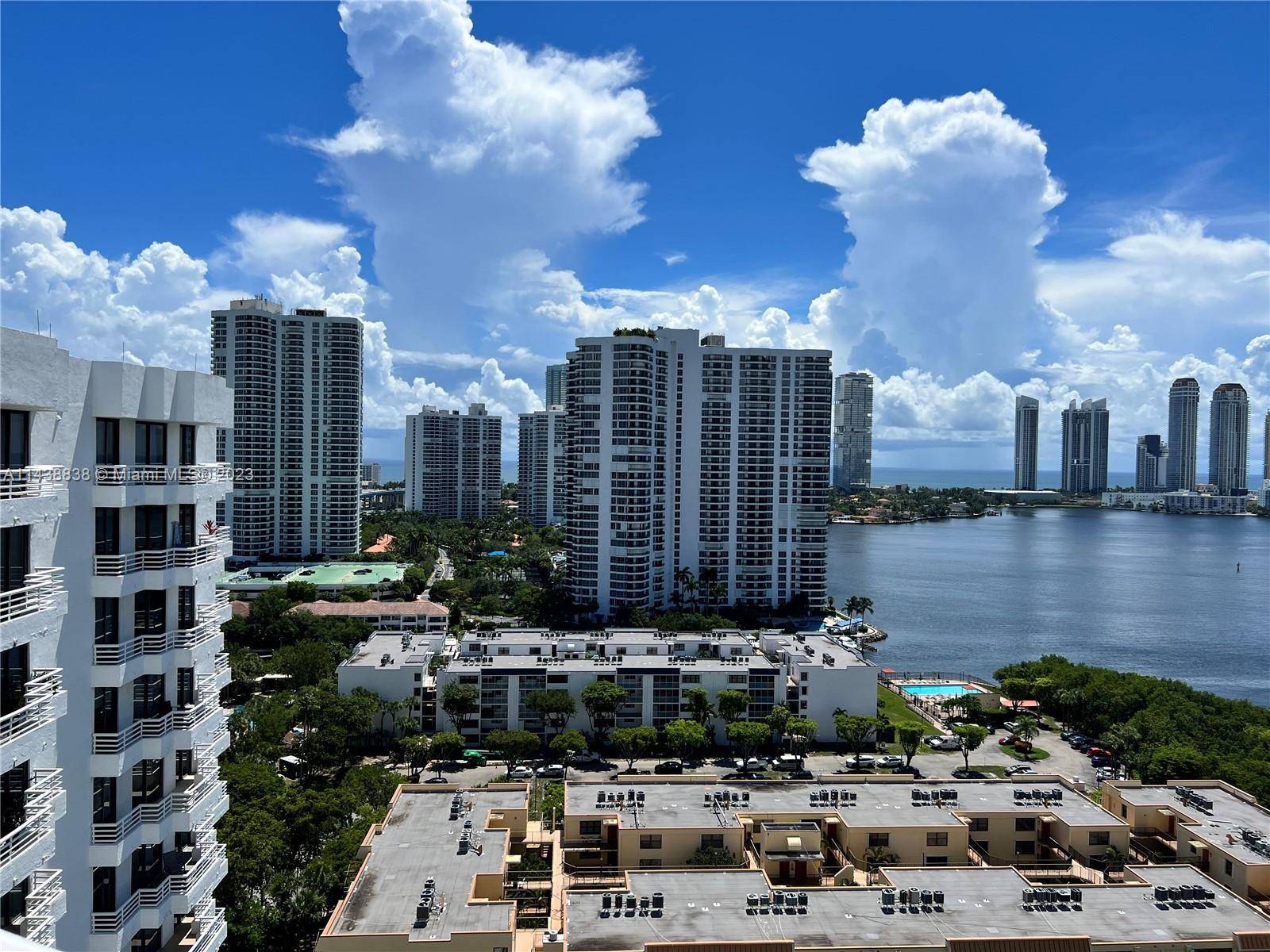 Rarely available PH. Best views in Aventura Ocean, Bay.