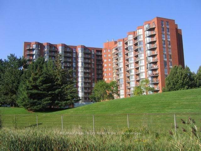 Gorgeous Renovated Spacious 2 Bedroom unit.