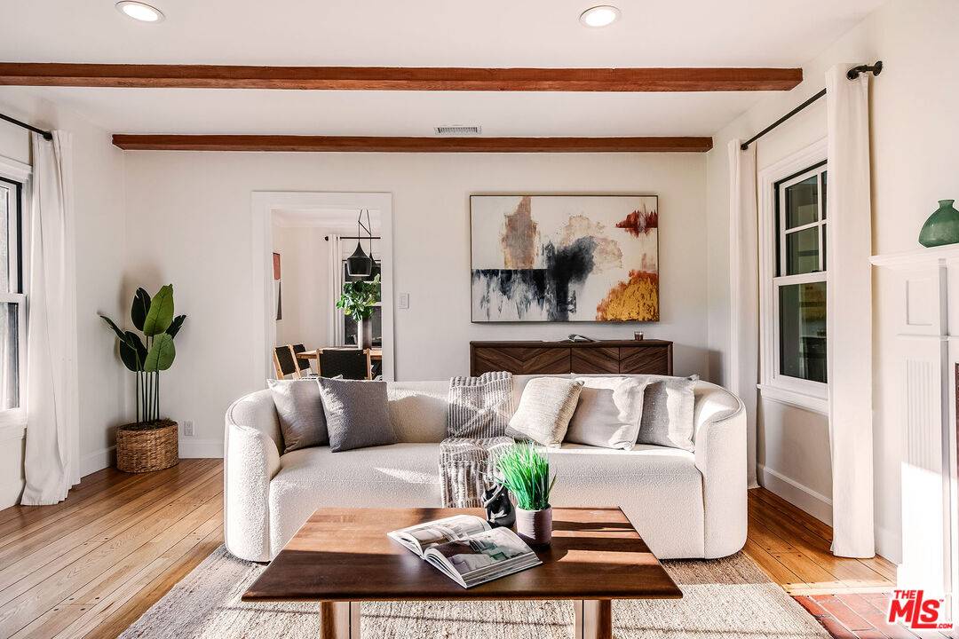 2446 Cheremoya Ave 2BR Hollywood Hills East La