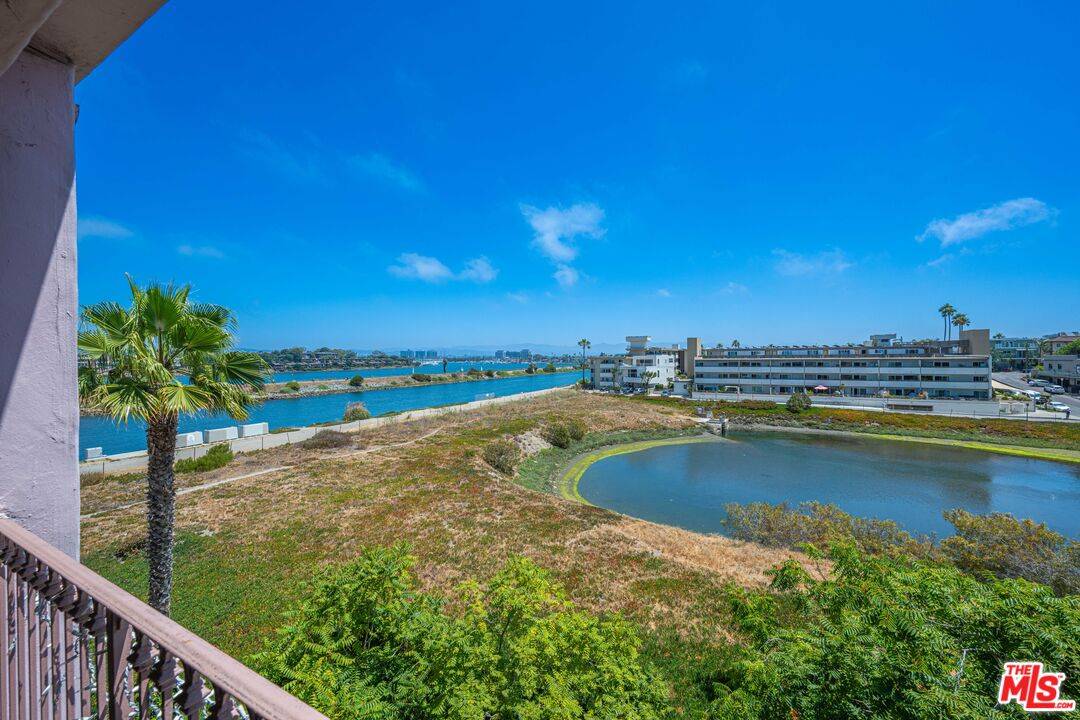 6220   Pacific Ave 2BR La