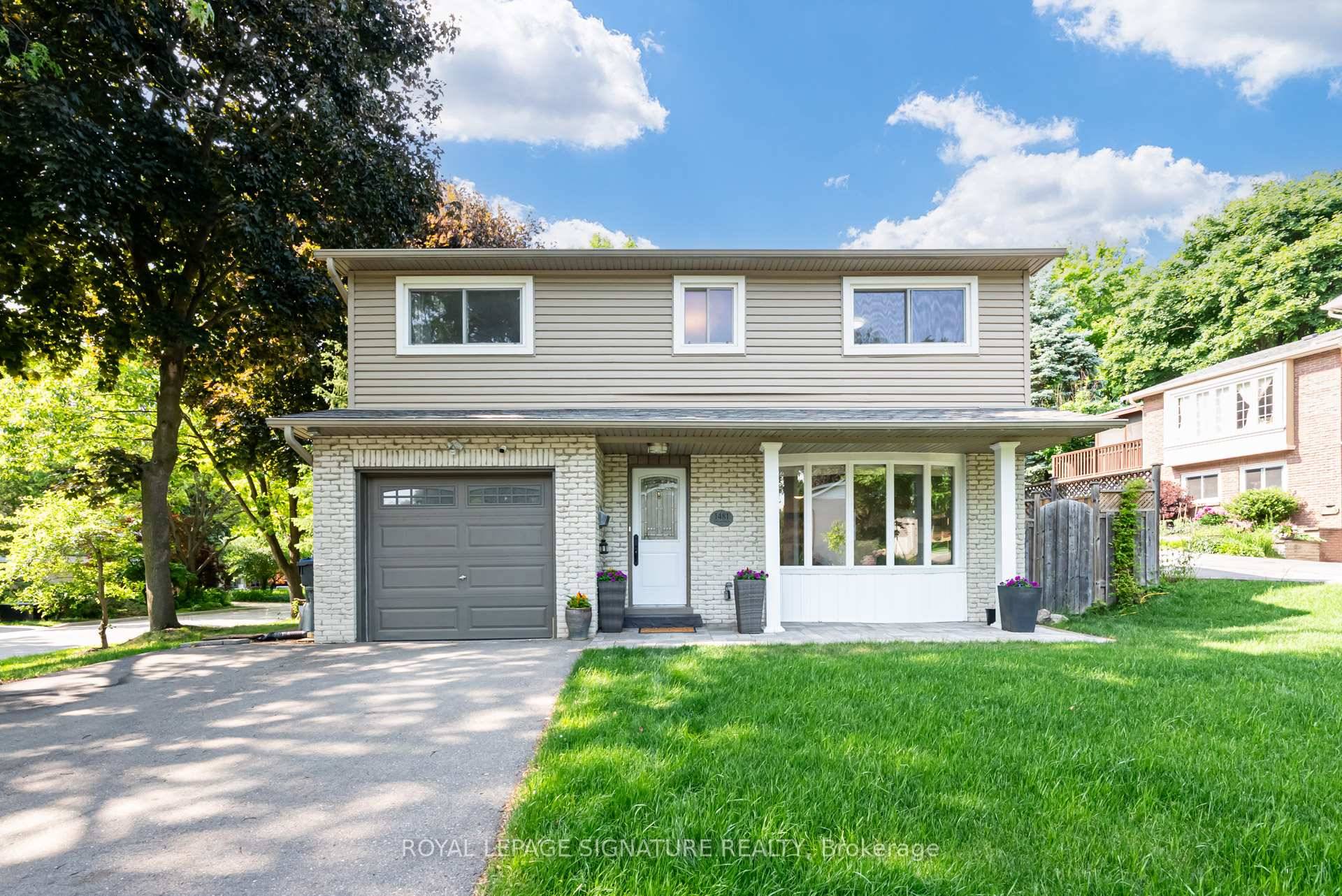 Nestled on a quiet, tree lined street in the prestigious Credit Woodlands community, this expansive 5 level backsplit sits on a rare 90 x 108 ft lot with no rear ...