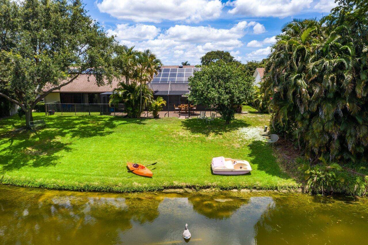 This is a hidden waterfront gem in the heart of Wellington !