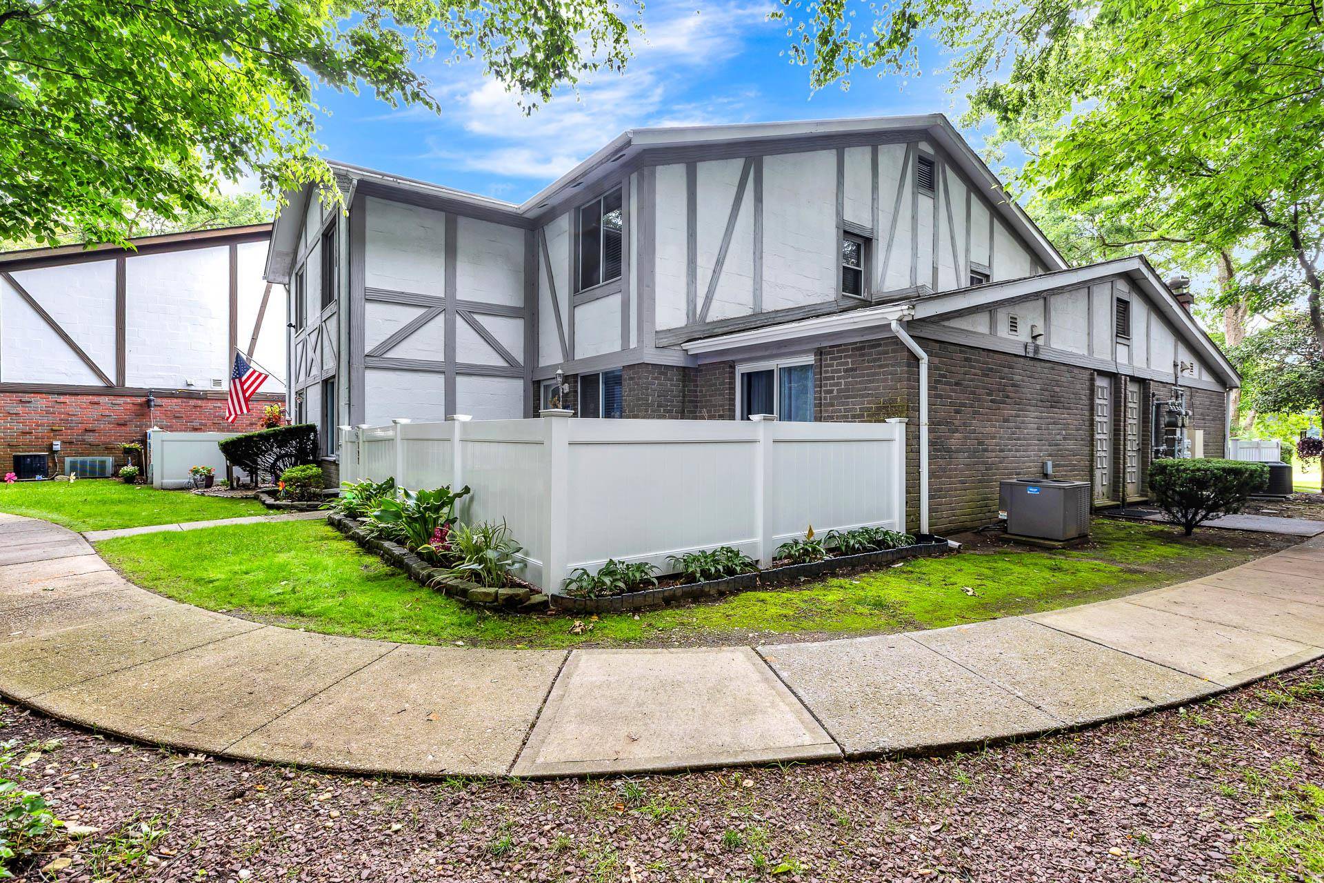 Beautifully Renovated Townhouse in Amenity Rich Community This fully renovated end unit townhouse offers modern living with an open concept floor plan and stylish finishes throughout.
