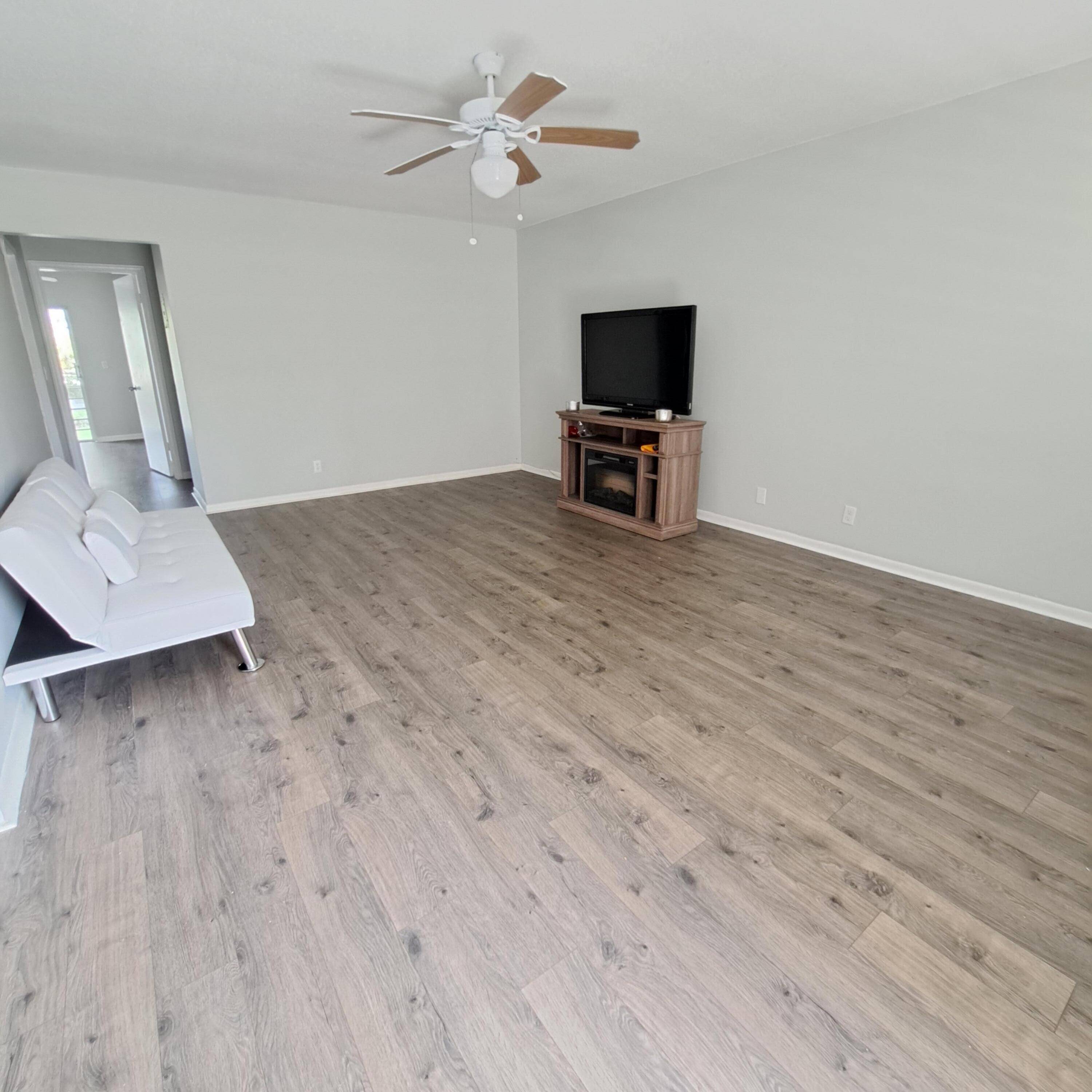 Great 2 1 condo in 55 amenity rich Community, clean and will give credit for new fridge !