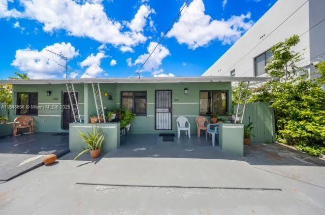 Petite amp ; charming duplex Located in the heart of Little Havana, just minutes from Brickell, easy access to Downtown Miami amp ; I 95 offers a unique opportunity to ...